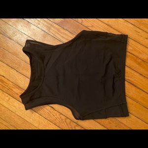 Black lululemon workout crop top